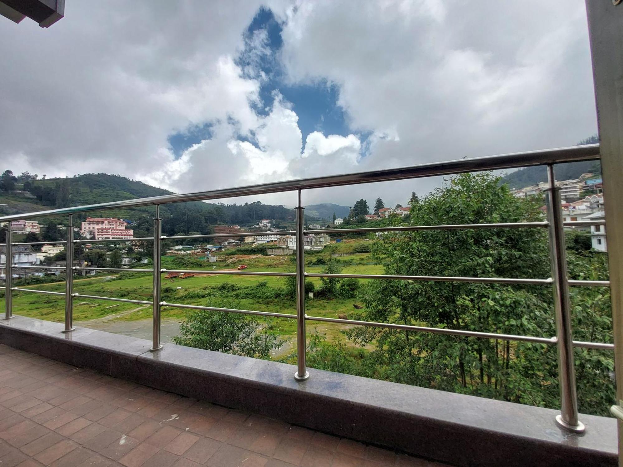 Serenity Inn Home Stay Ooty Buitenkant foto